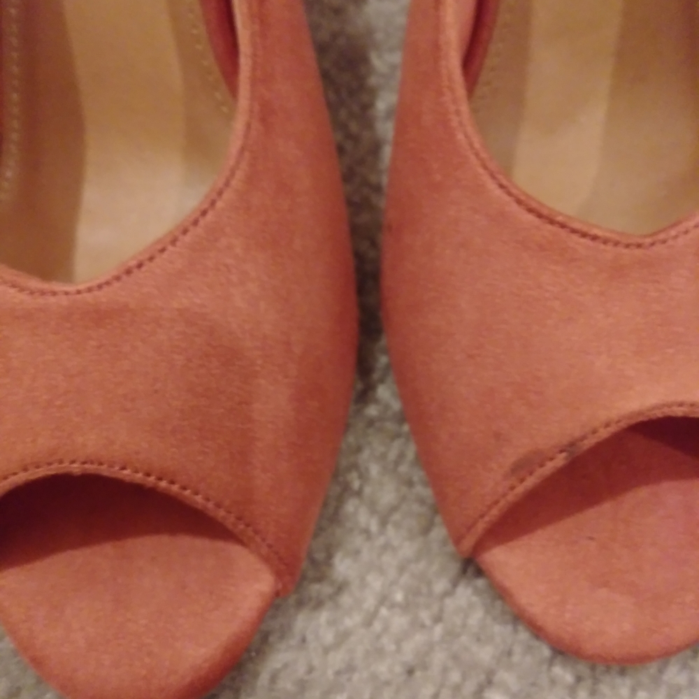Heels with strap - Picture 3 of 4